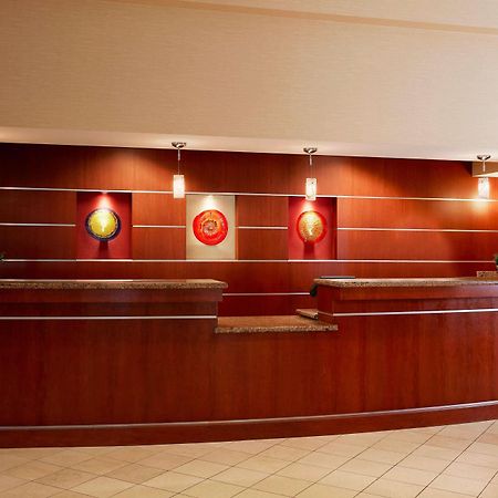 Wyndham Cleveland Airport Hotel Bagian luar foto
