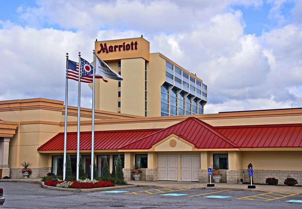 Wyndham Cleveland Airport Hotel Bagian luar foto