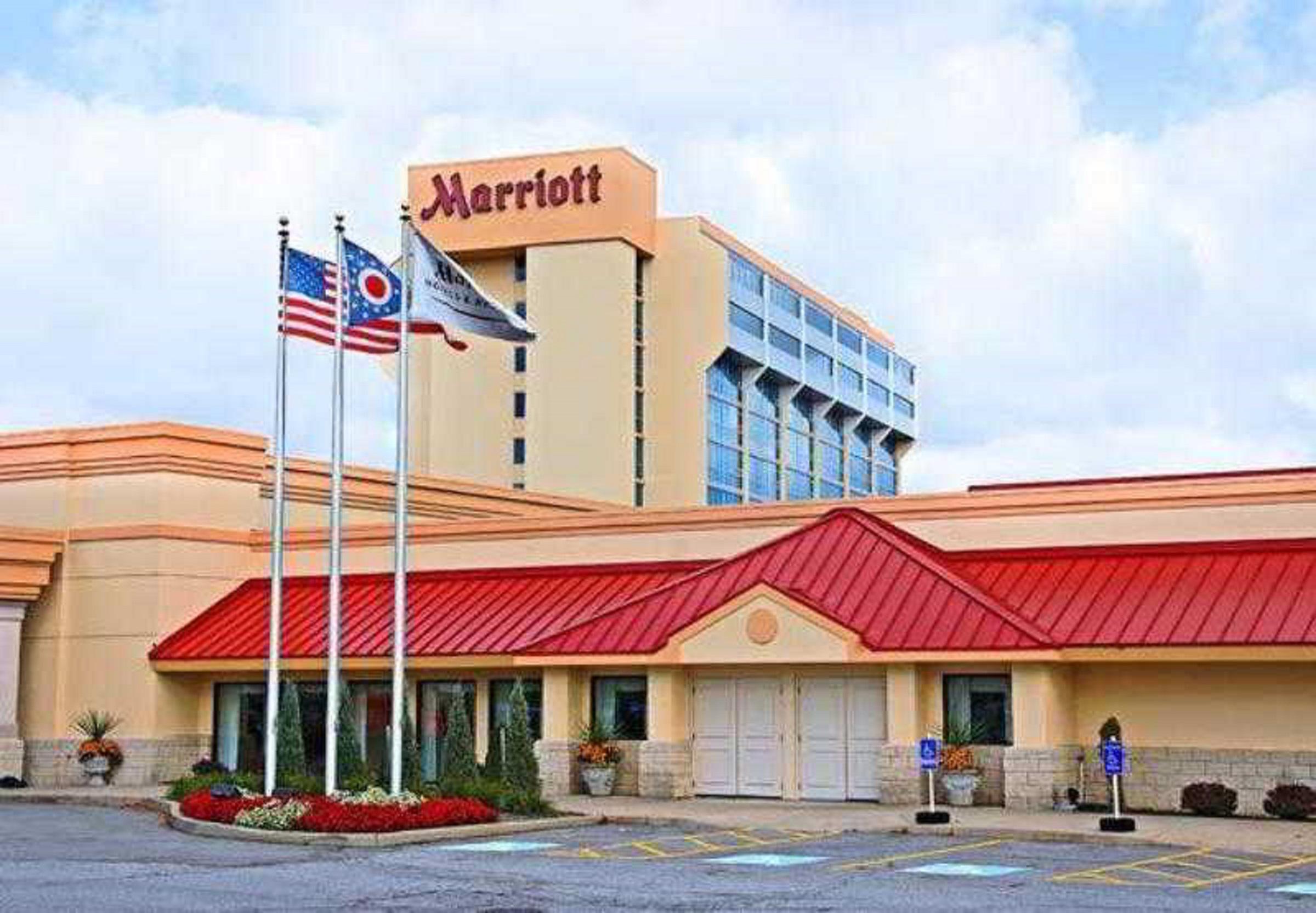 Wyndham Cleveland Airport Hotel Bagian luar foto