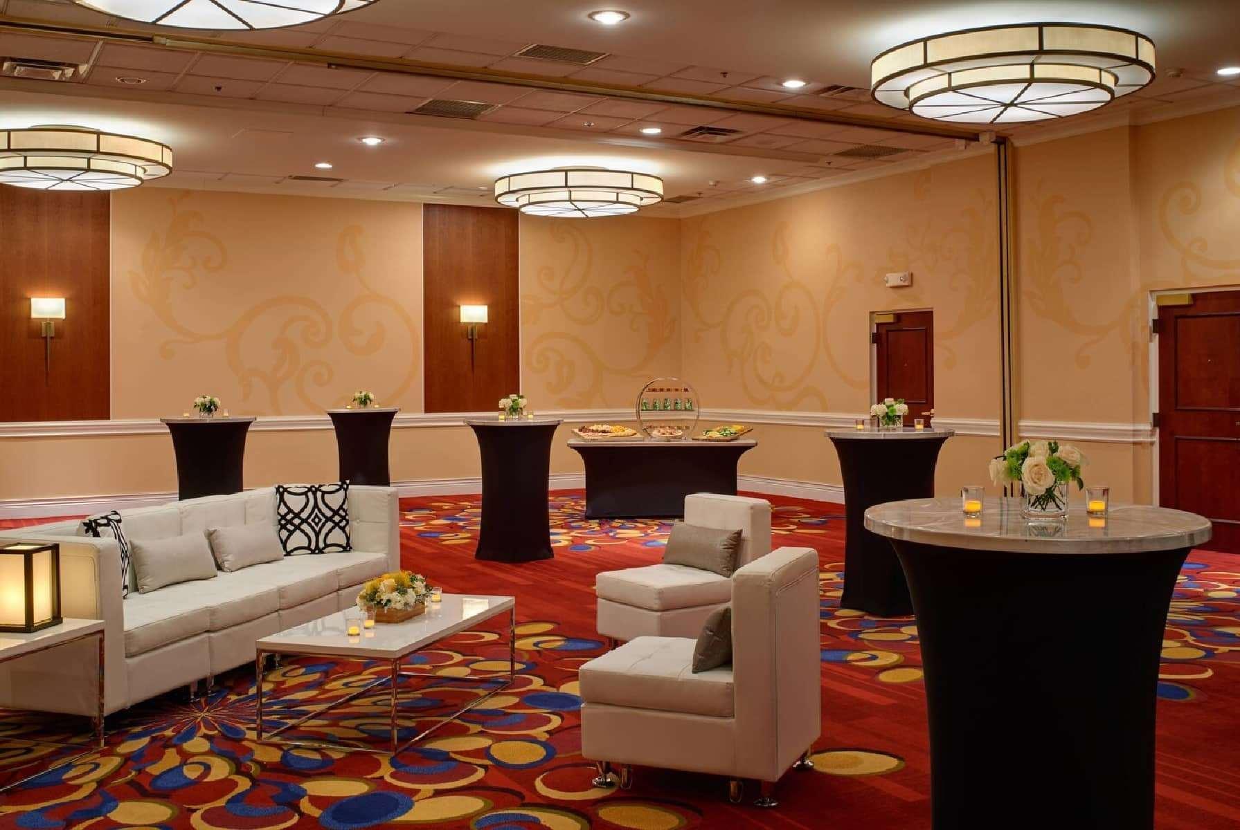 Wyndham Cleveland Airport Hotel Bagian luar foto