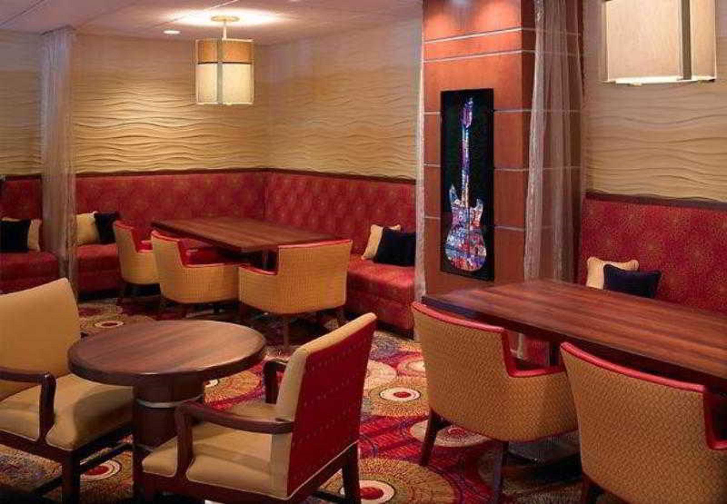 Wyndham Cleveland Airport Hotel Bagian luar foto