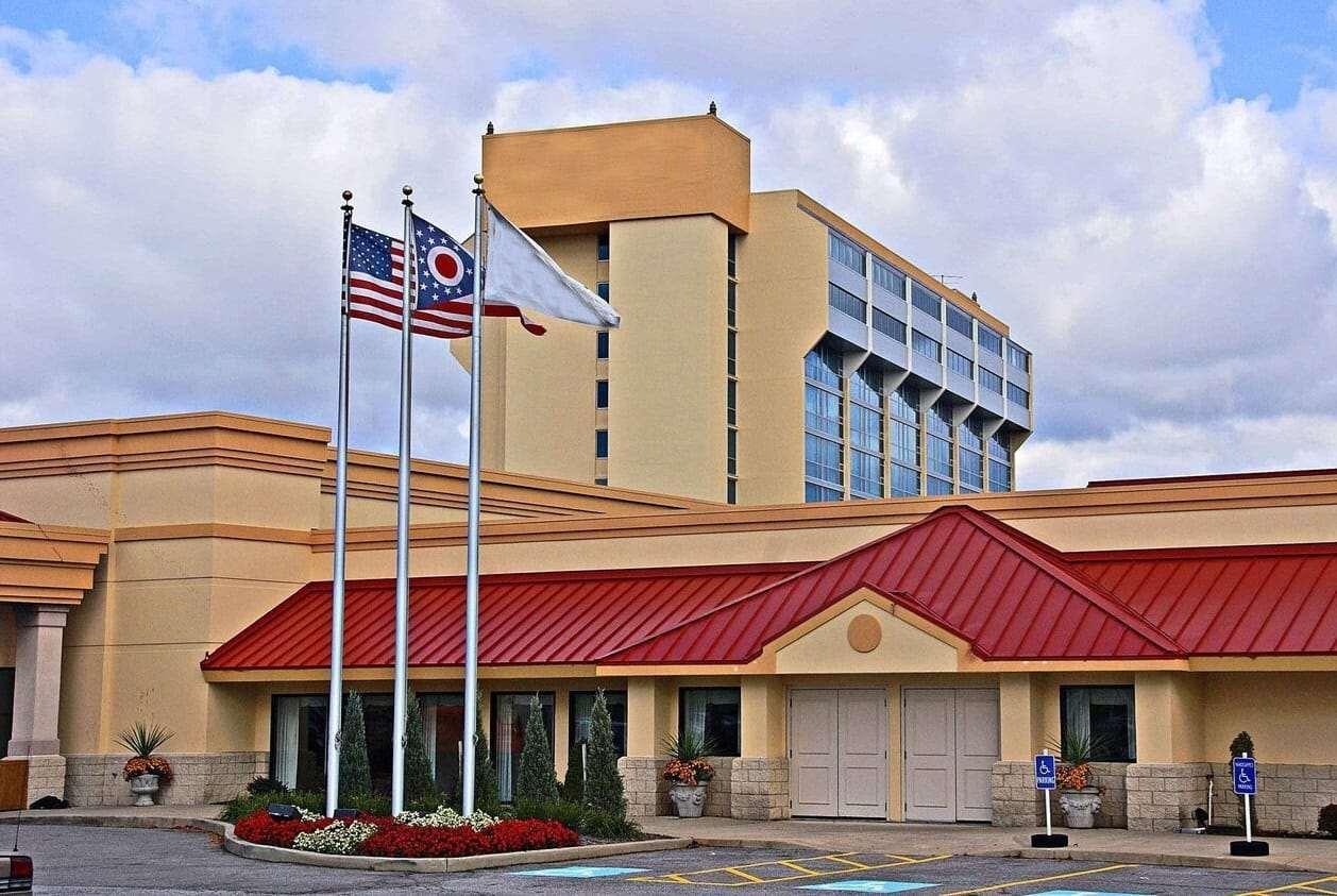 Wyndham Cleveland Airport Hotel Bagian luar foto