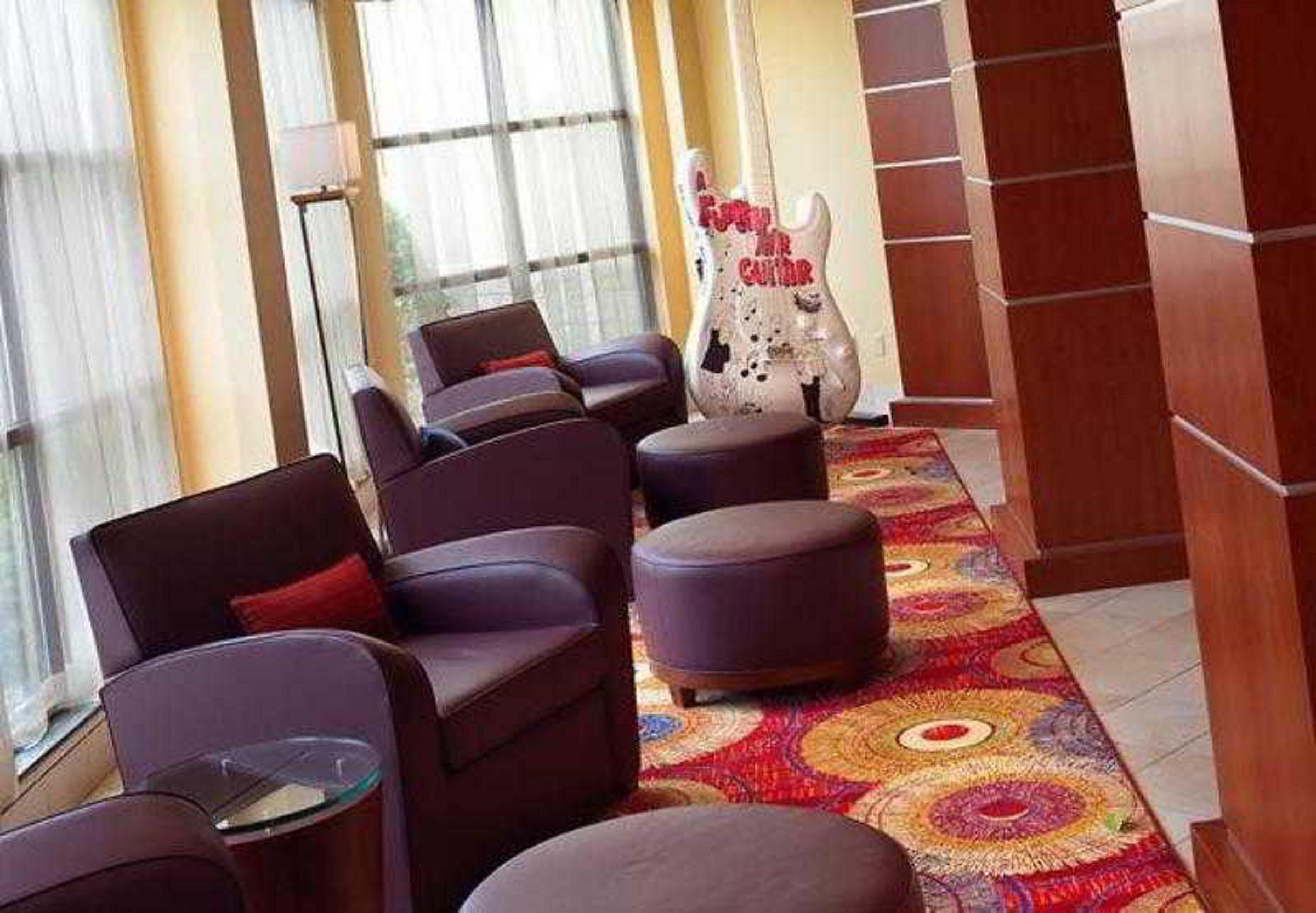 Wyndham Cleveland Airport Hotel Bagian luar foto