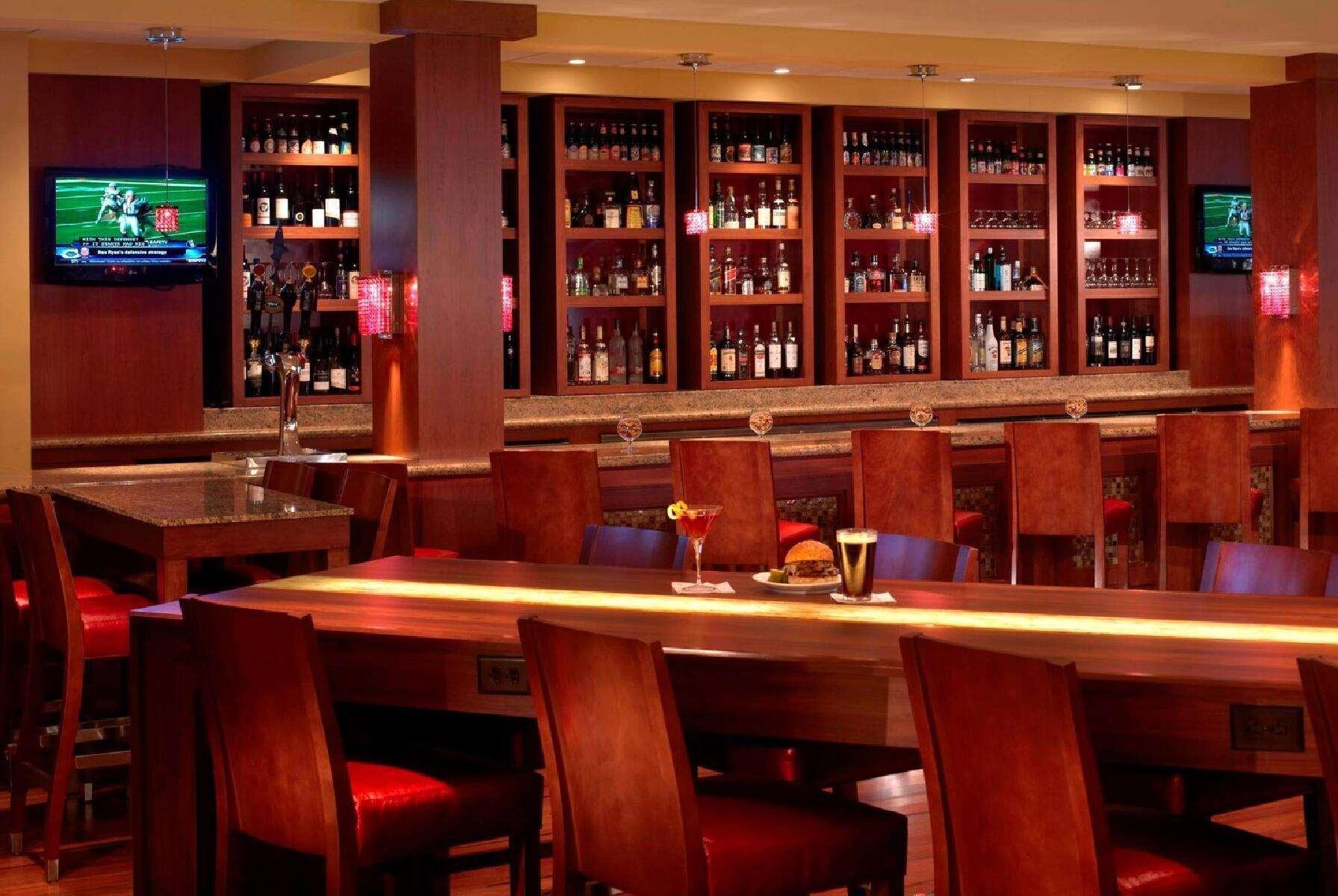 Wyndham Cleveland Airport Hotel Bagian luar foto