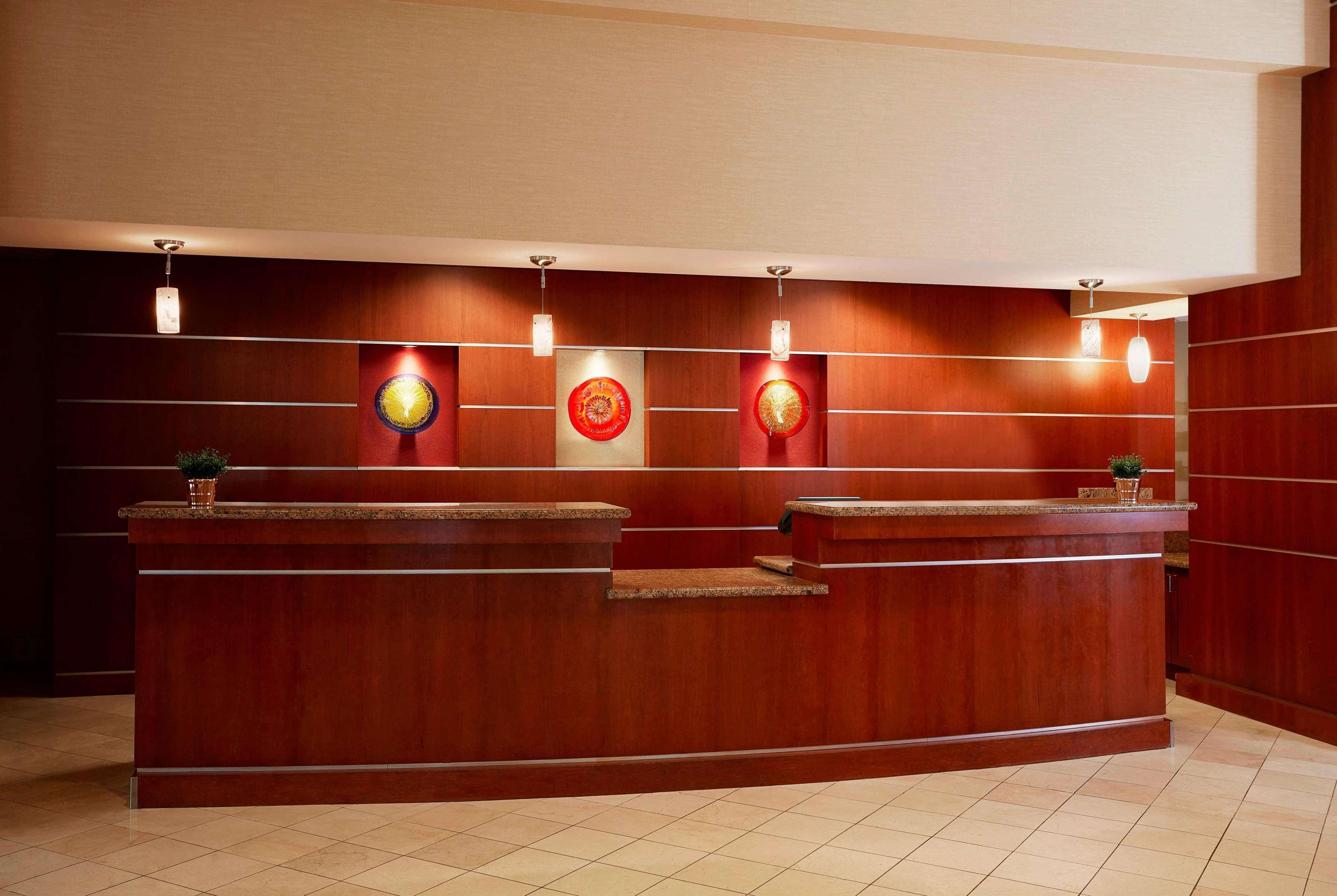 Wyndham Cleveland Airport Hotel Bagian luar foto
