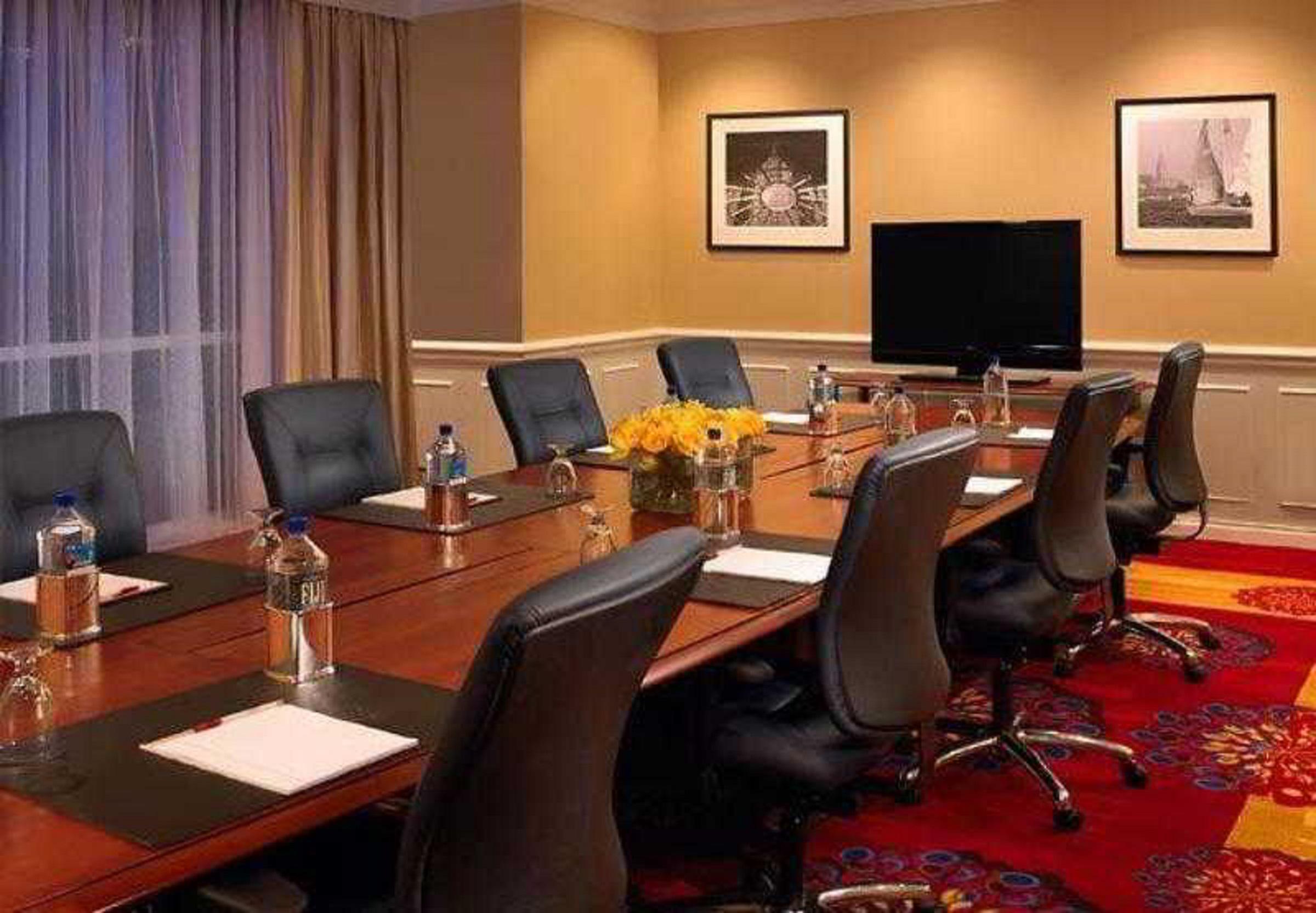 Wyndham Cleveland Airport Hotel Bagian luar foto