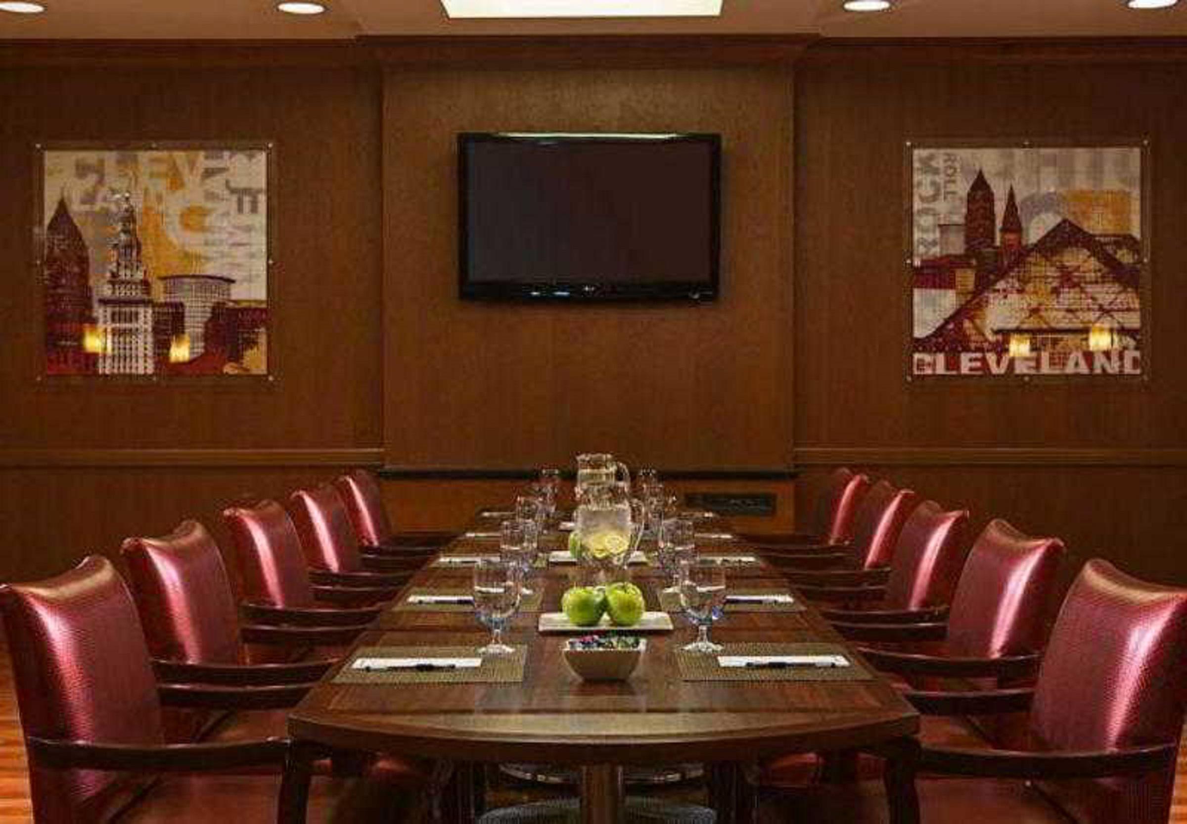 Wyndham Cleveland Airport Hotel Bagian luar foto