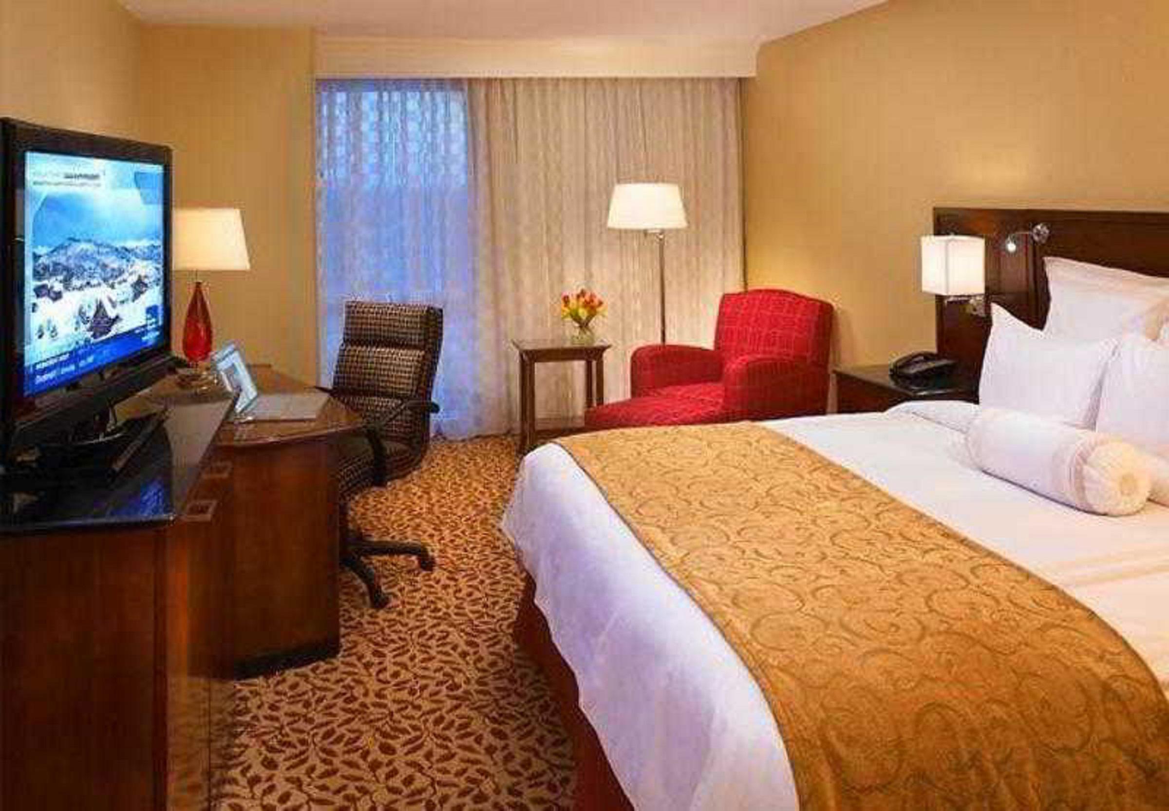 Wyndham Cleveland Airport Hotel Bagian luar foto