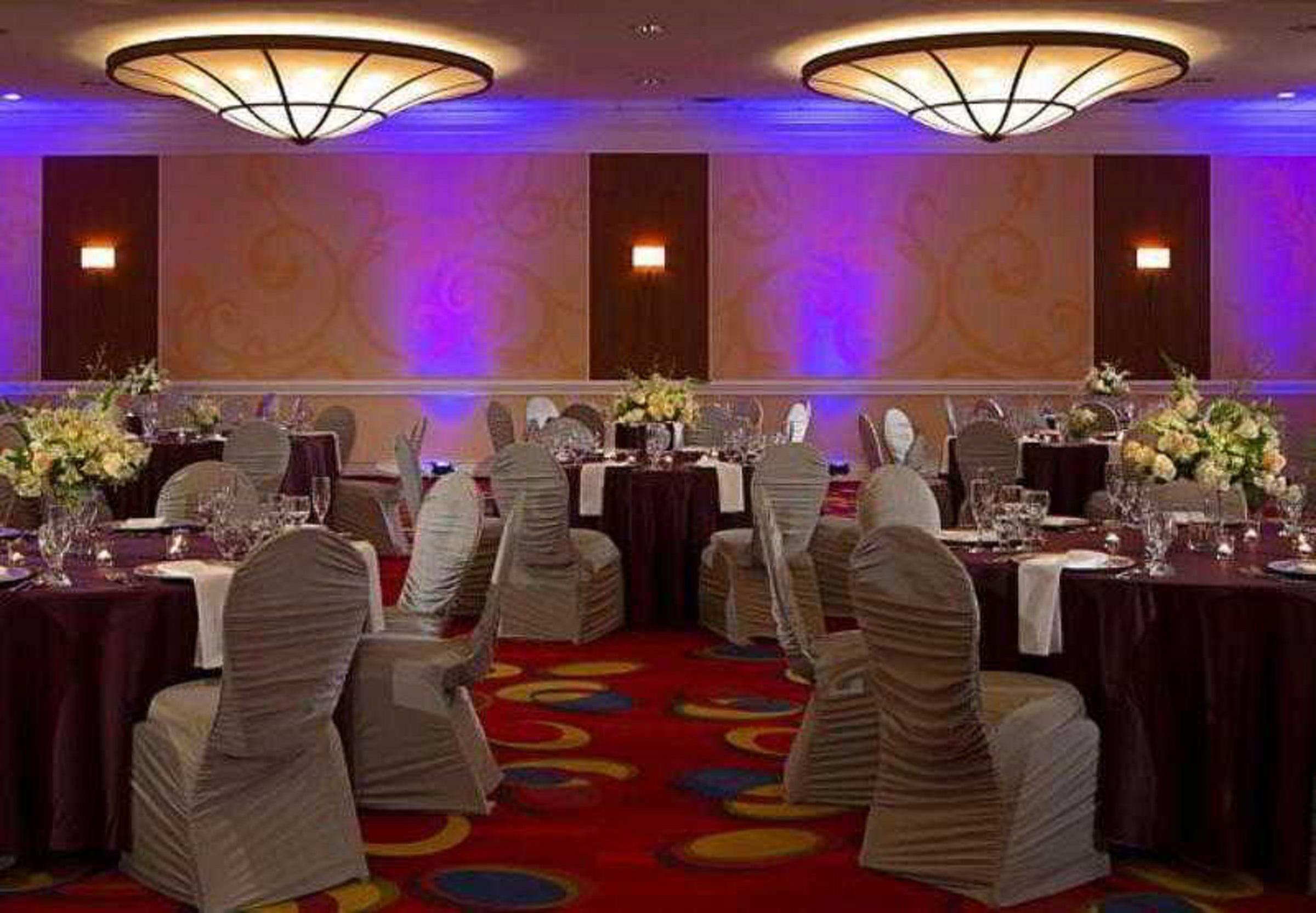 Wyndham Cleveland Airport Hotel Bagian luar foto