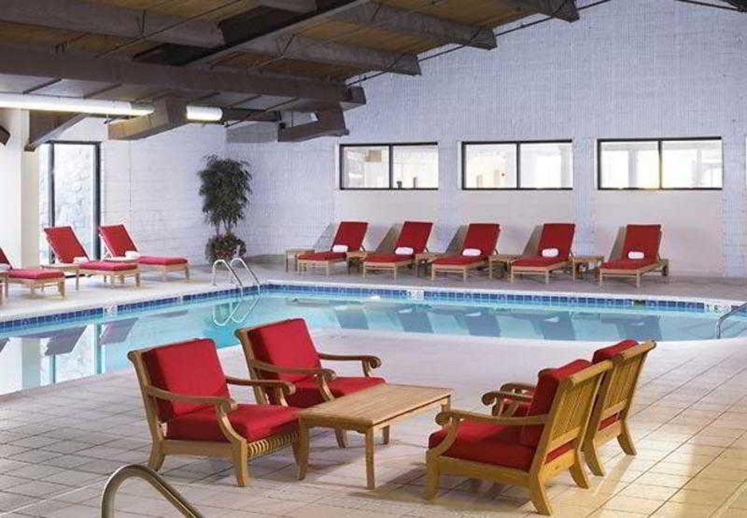 Wyndham Cleveland Airport Hotel Bagian luar foto