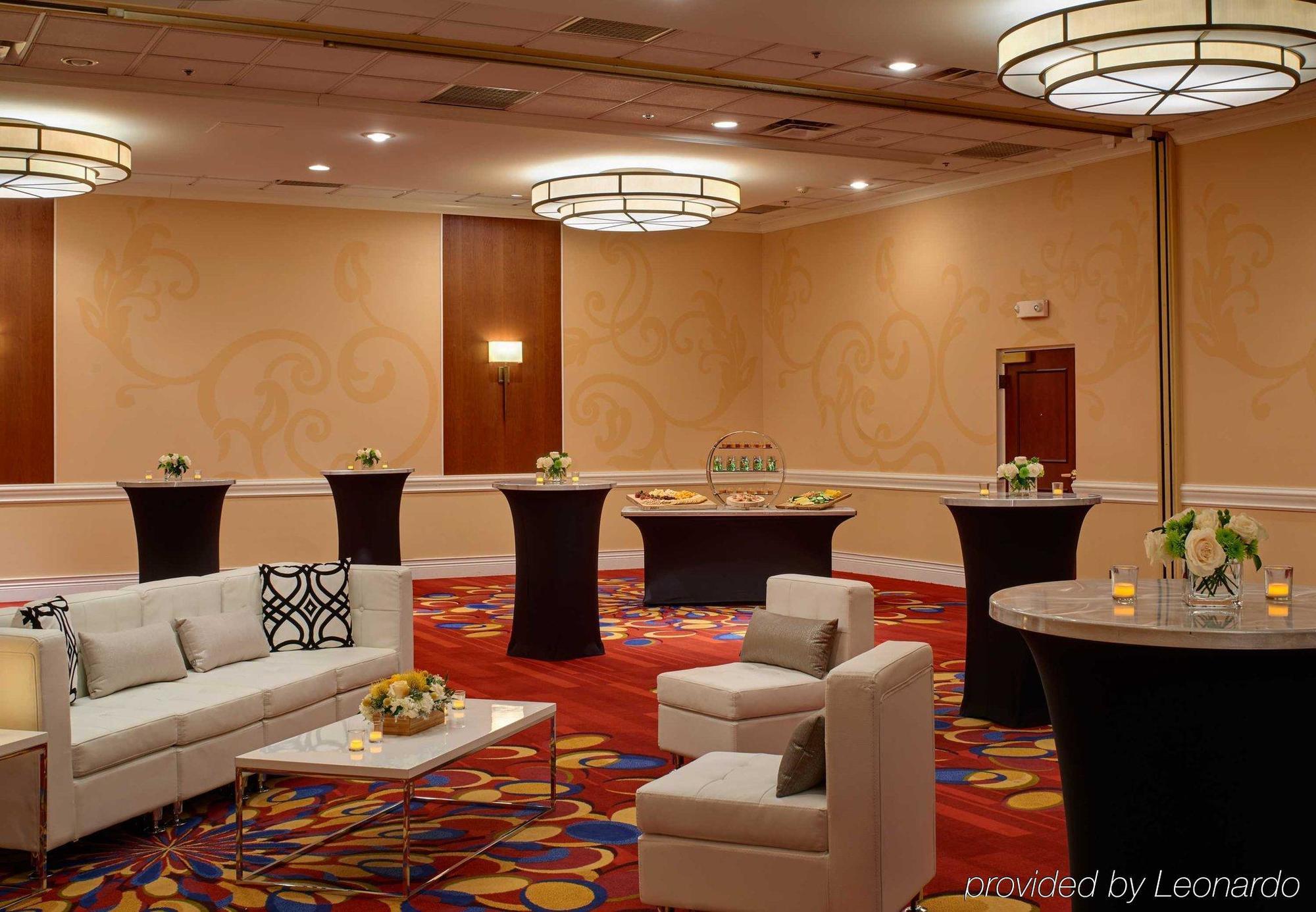 Wyndham Cleveland Airport Hotel Bagian luar foto