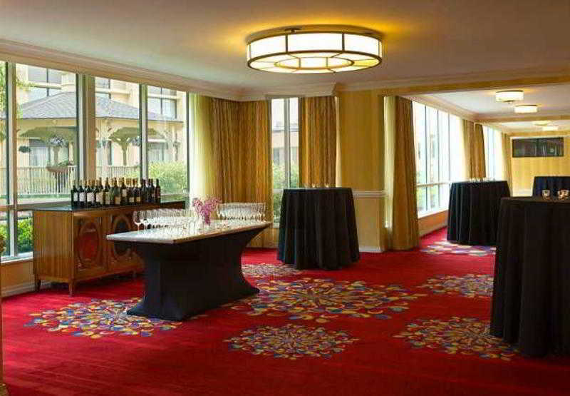 Wyndham Cleveland Airport Hotel Bagian luar foto