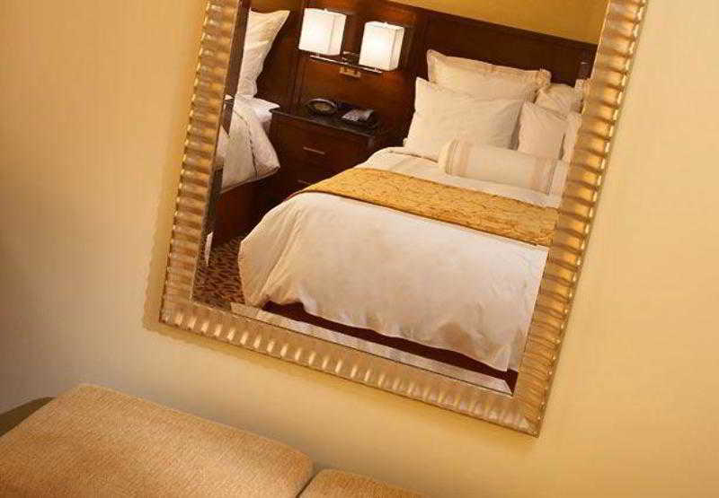 Wyndham Cleveland Airport Hotel Bagian luar foto