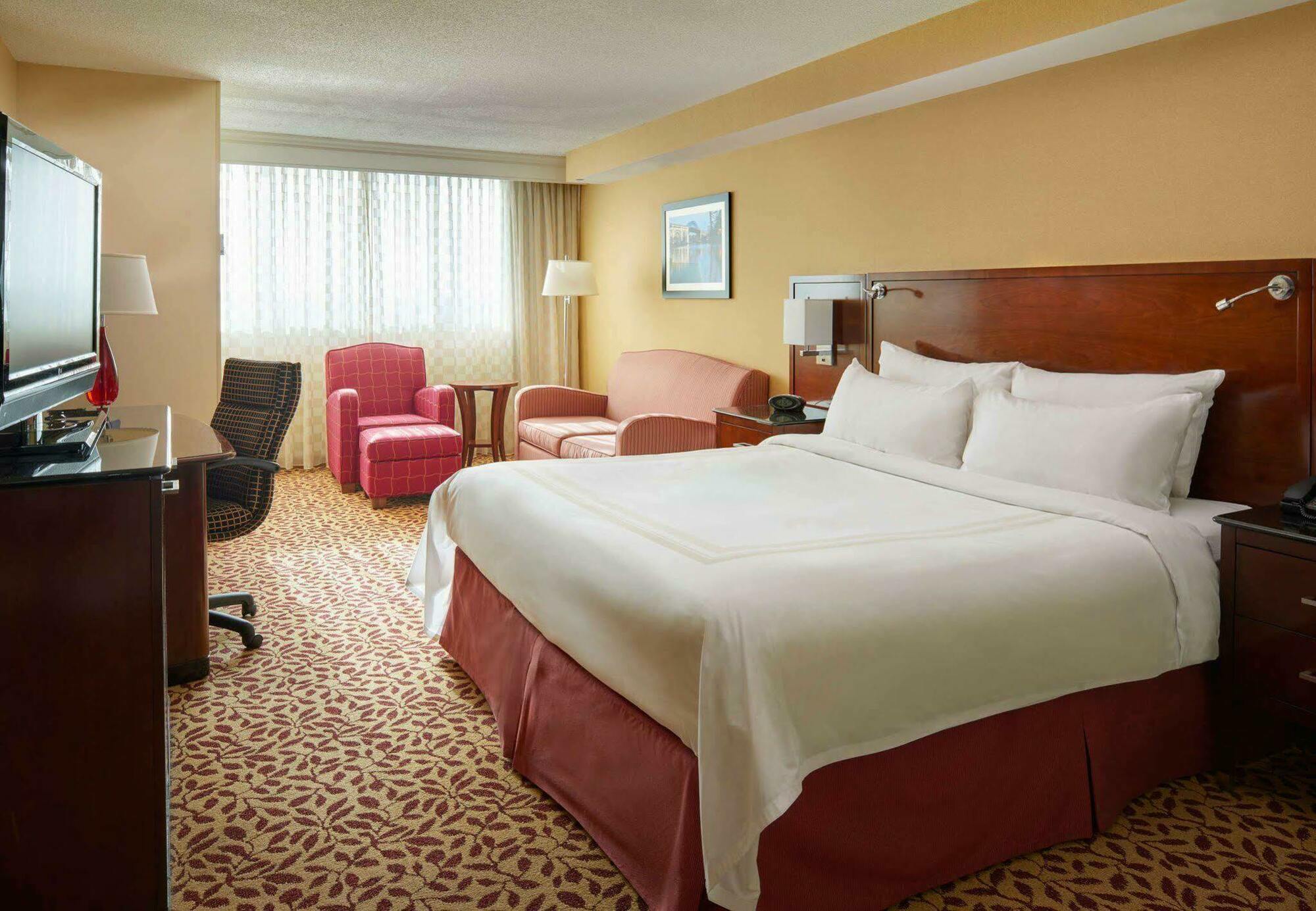 Wyndham Cleveland Airport Hotel Bagian luar foto